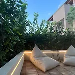 Вилла Modern Seafront Steps From The *