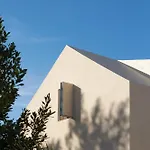 Вилла Modern Seafront Steps From The *