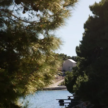 וילה Modern Seafront Steps From The