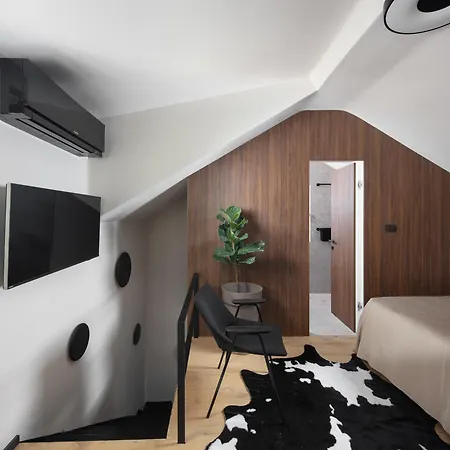 Modern Seafront Steps From The רוגוזניצה