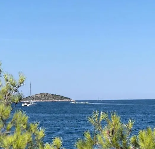 Modern Seafront Steps From The Villa *