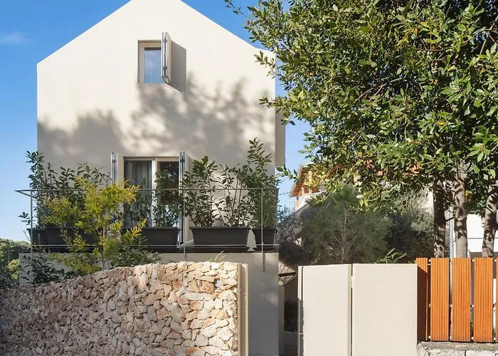 Modern Seafront Steps From The Villa *