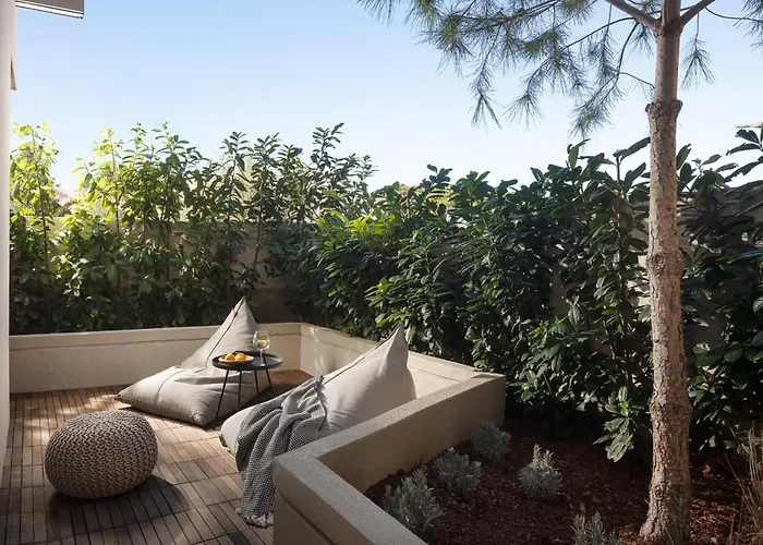 Modern Seafront Steps From The Villa *