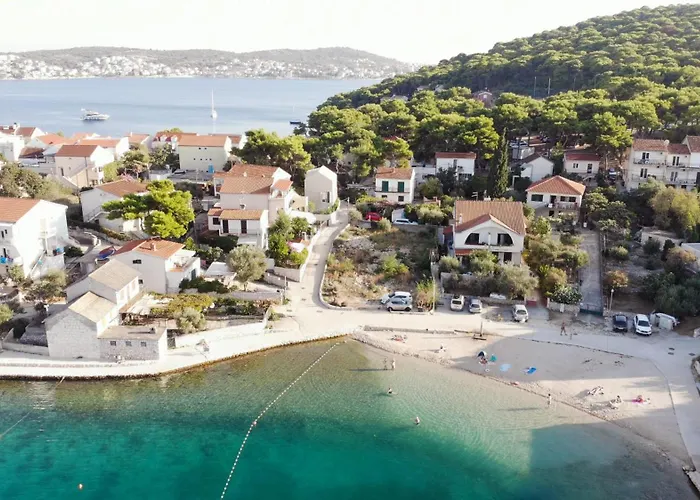 Villa Modern Seafront Steps From The