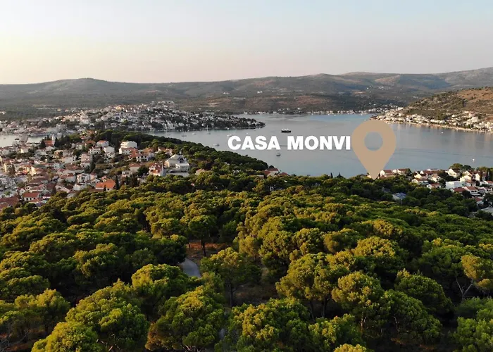 Modern Seafront Steps From The Villa *